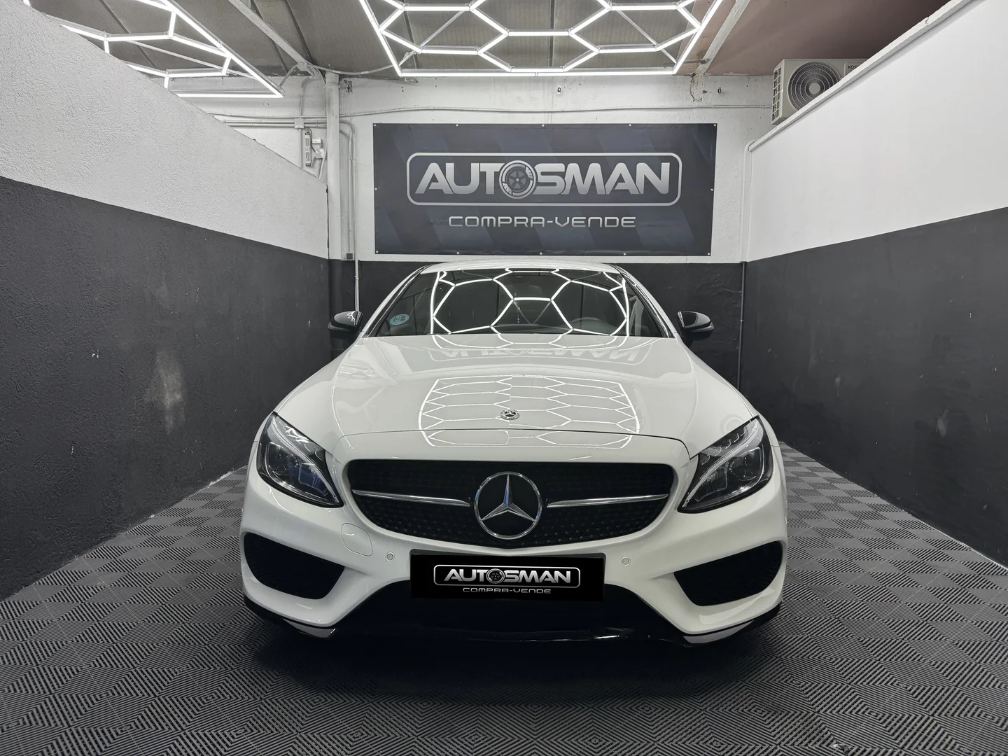 MERCEDES-BENZ Clase C C 220d Coupé 2017 Diésel Blanco - Interior